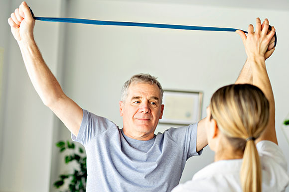 Chiropractor at San Ramon Auto Accident Injury Clinic in San Ramon helping auto accident injury patient recover with theraputic exercise